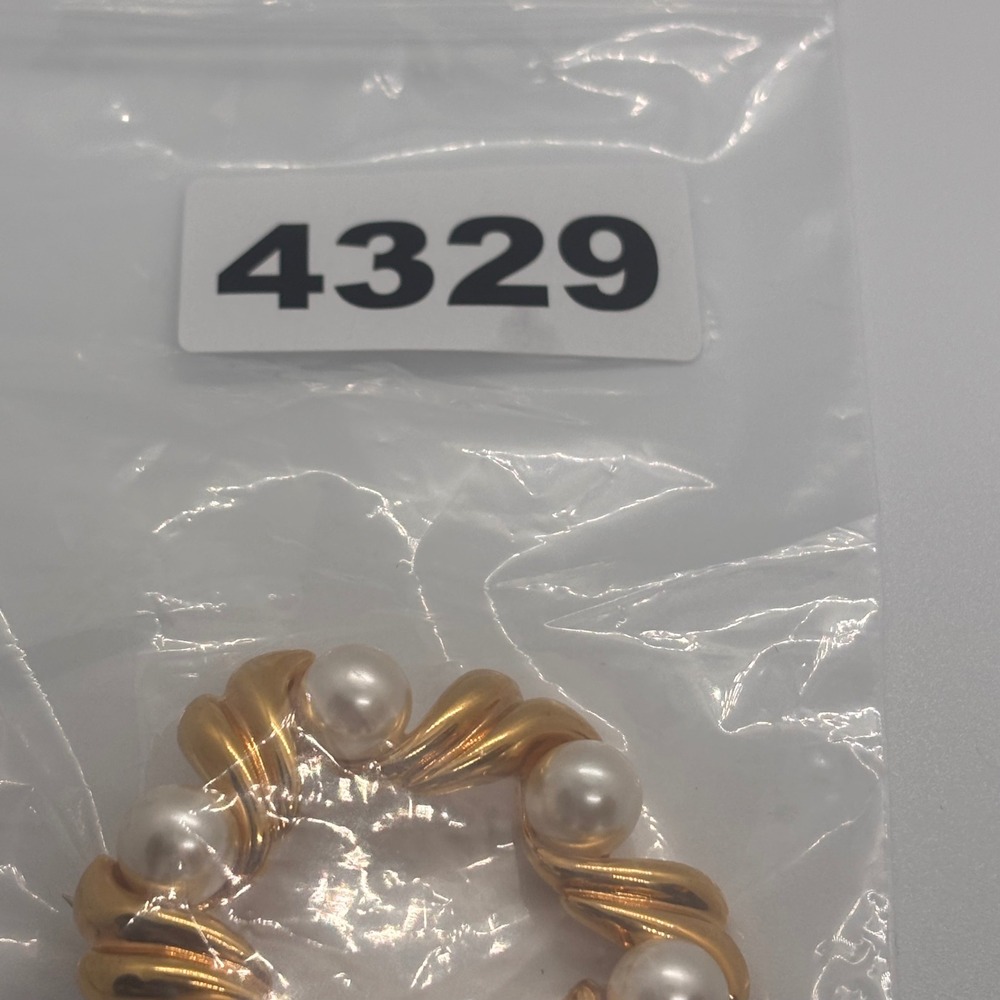 VTG Napier‎ Brooch Gold Tone Wreath Pin Faux Pearl Accents - Picture 7 of 8